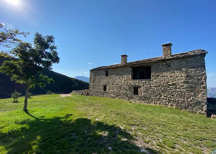 Chalet Tinones Pasiega Valcaba